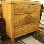 772 1372 CHEST OF DRAWERS